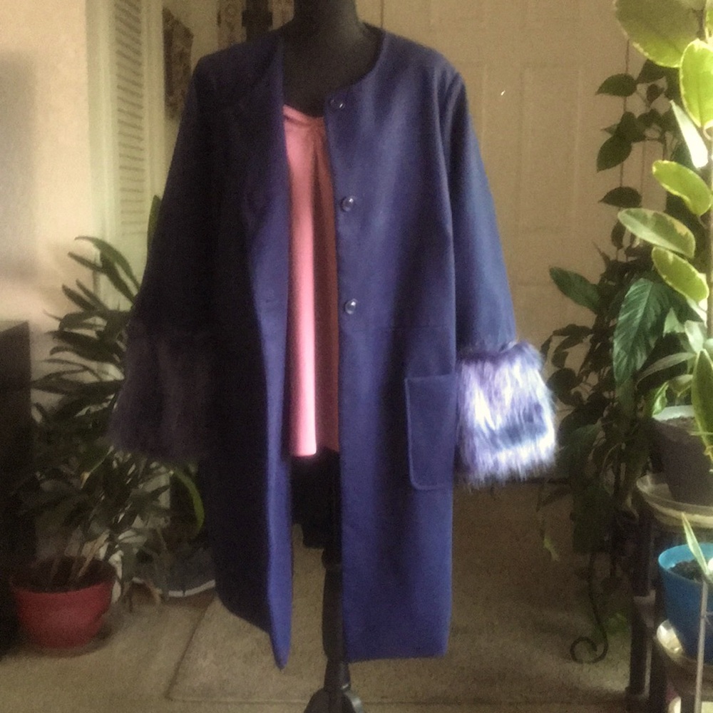 1X JUSTFAB. Deep Blue Winter Coat with Detachable Fur at Wrist.